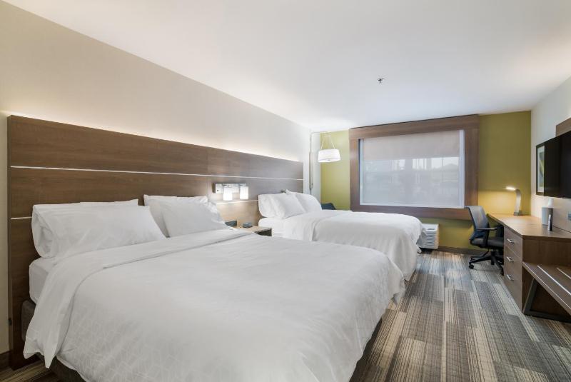Standard Room with Two Queen Beds image 3