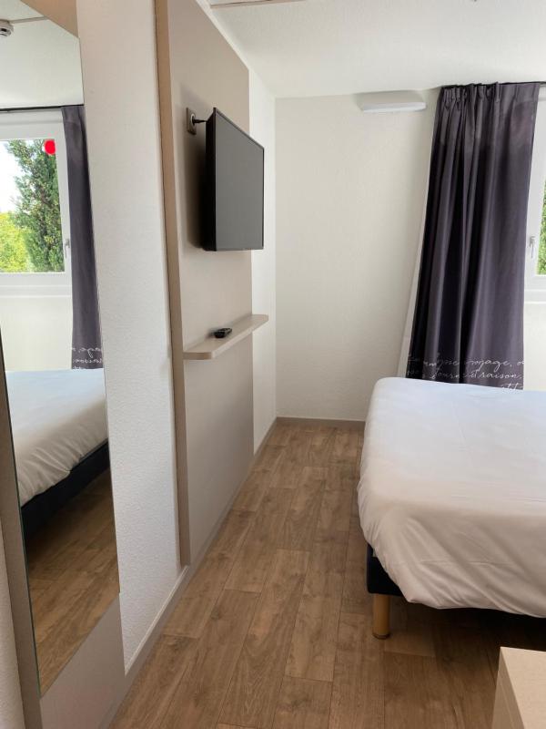 Twin Room image 3