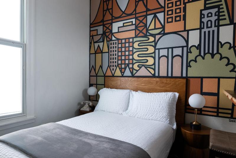 The Metro Hotel - image 12