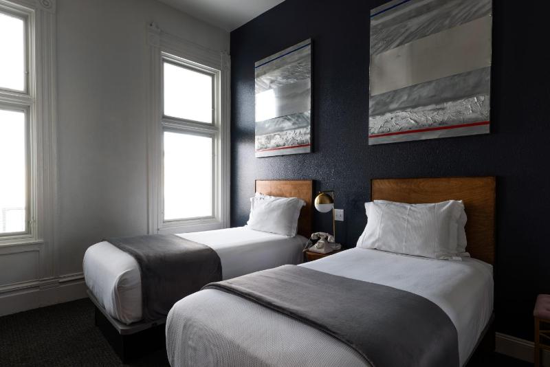 The Metro Hotel - image 6