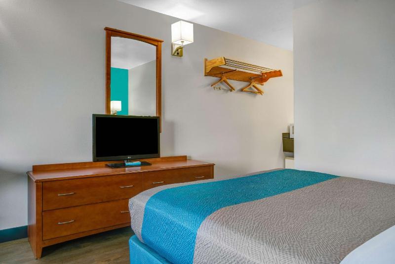 Standard Queen Room - Non-Smoking image 1