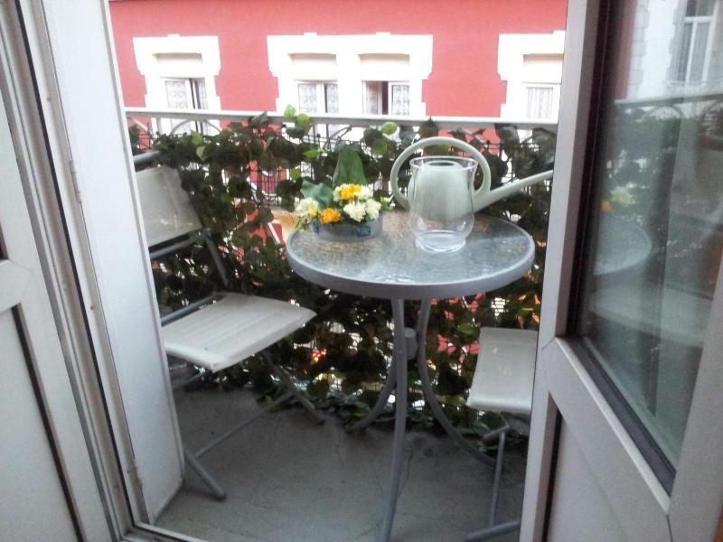 Studio with Balcony image 2