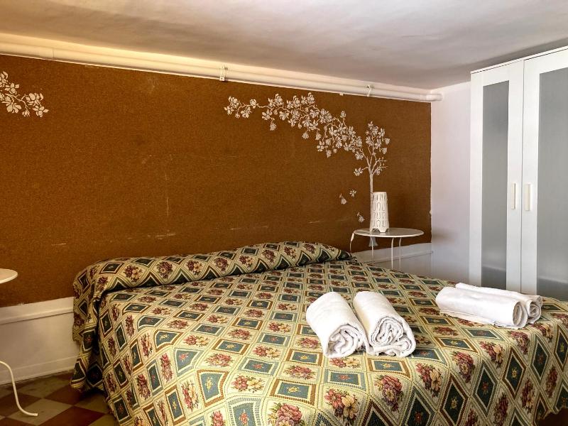 Economy Double or Twin Room - without Balcony image 3
