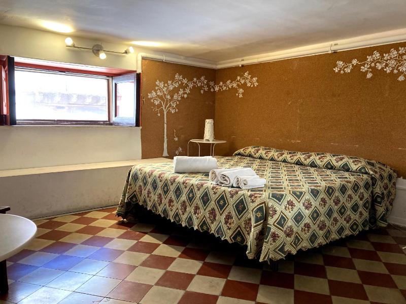 Economy Double or Twin Room - without Balcony image 2