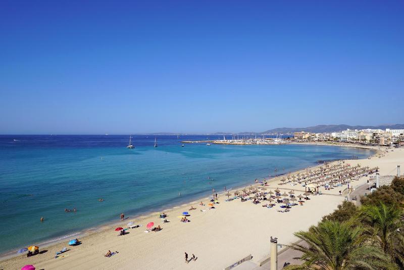 Double Room with Side Sea View image 4