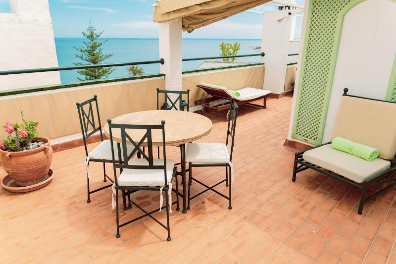 Deluxe Suite with Sea View image 4