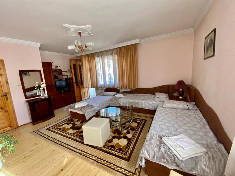 Triple Room with Bathroom image 4