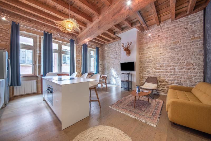 One-Bedroom Apartment image 4