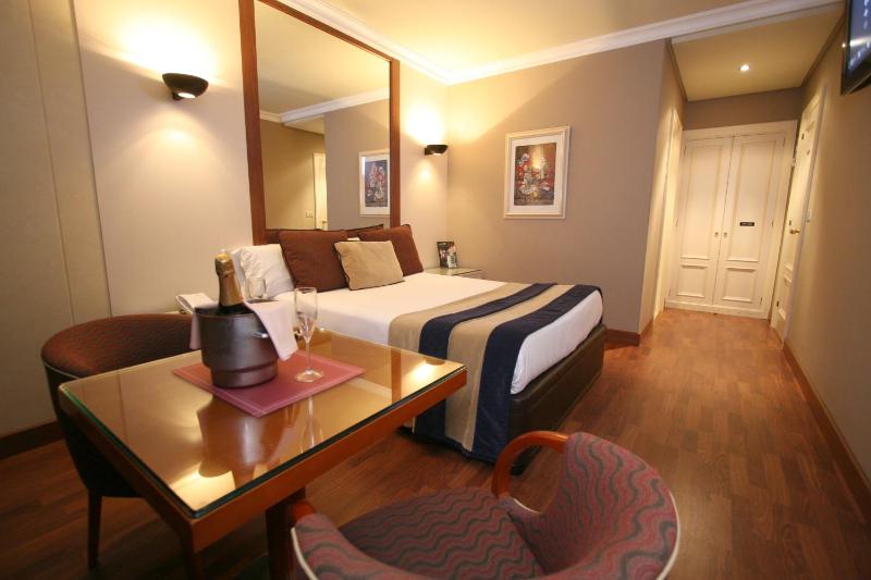 Double Room image 4