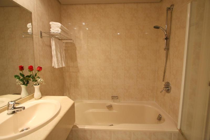 Double Room image 3