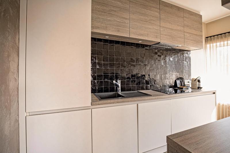 Deluxe Two-Bedroom Apartment image 4