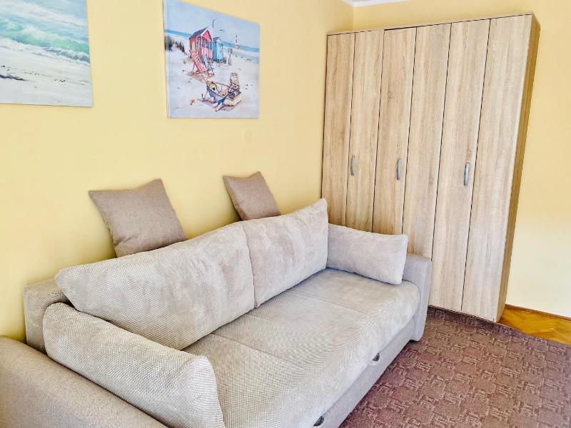Sunny Parkside Apartment Images
