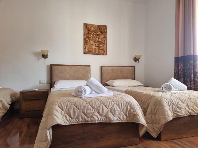 Standard Triple Room image 3