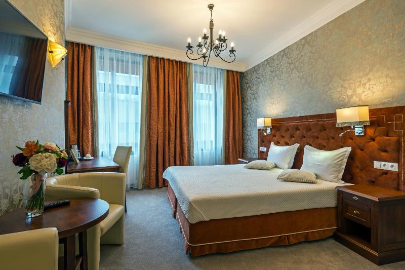 Deluxe Double or Twin Room image 4