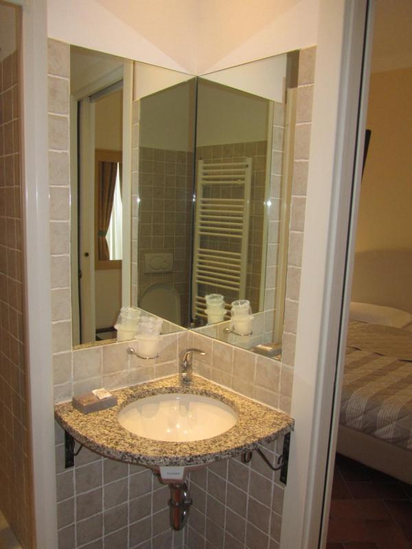 Small Double Room image 3