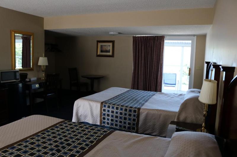 Deluxe Room with Balcony image 1
