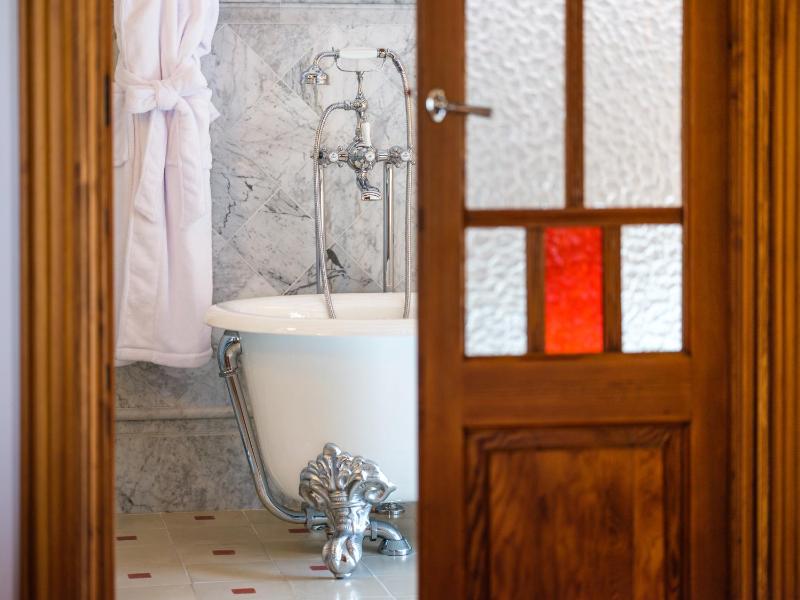 Superior Junior Suite with Spa Access image 1