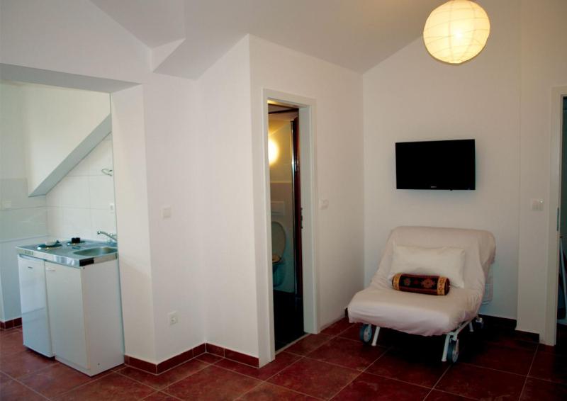 Studio with Balcony and Sea View (3 Adults) image 4