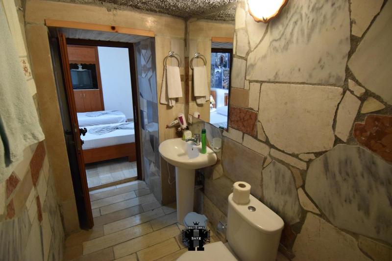Twin Room with Private Bathroom image 2