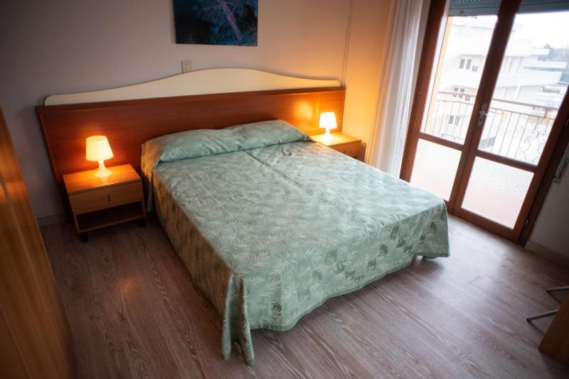 Double Room image 3