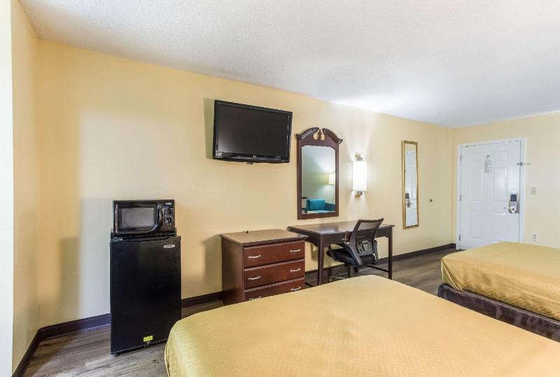 Double Room with Two Double Beds - Non-Smoking image 3