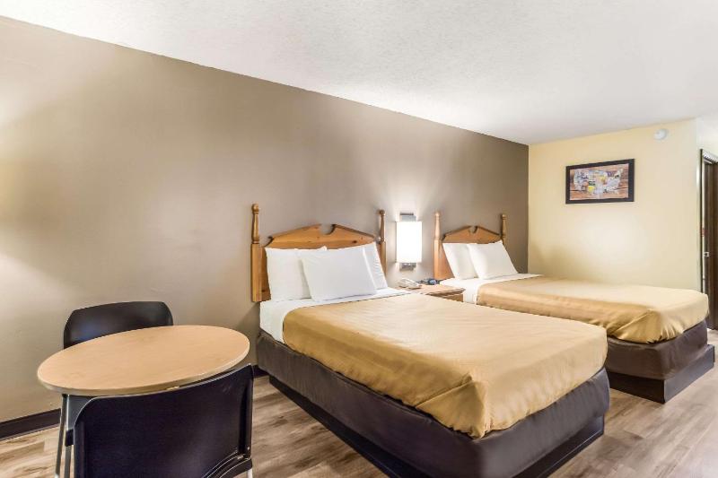 King Room - Non-Smoking image 3