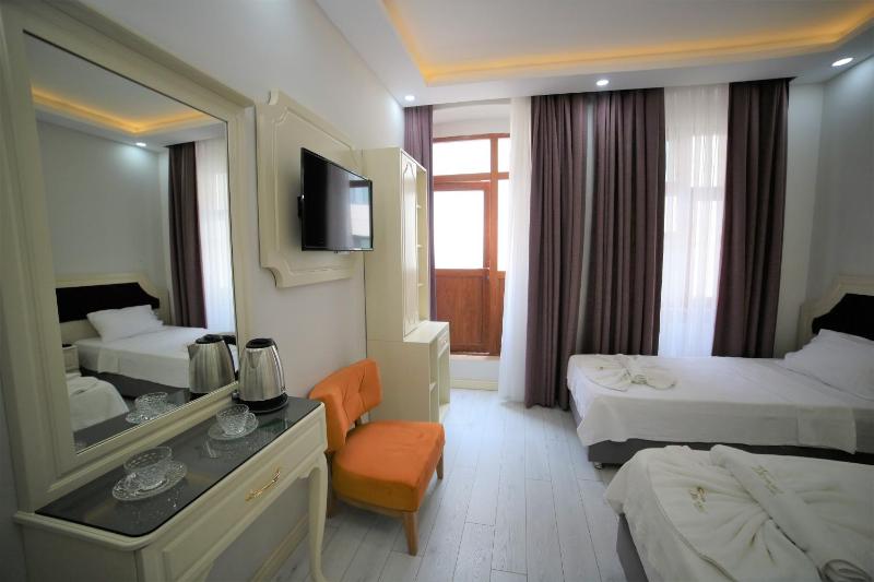 Standard Triple Room image 3