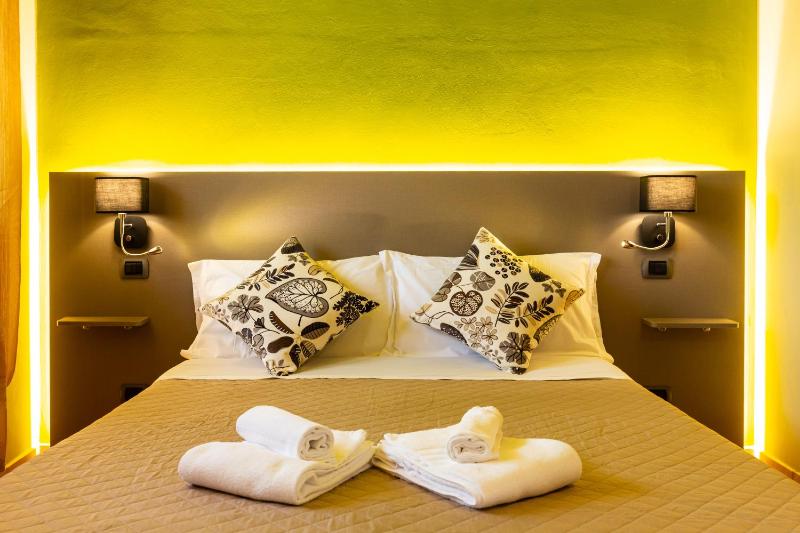 Standard Double Room image 4