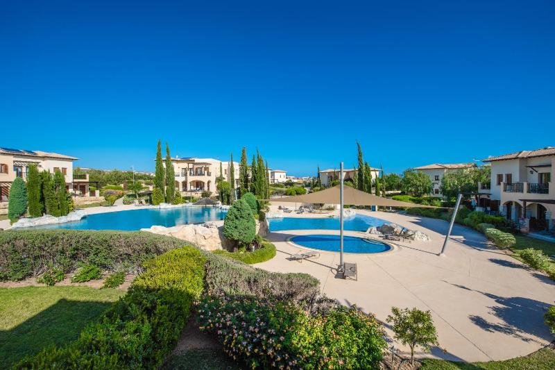 Three-Bedroom Apartment with Shared Pool image 3