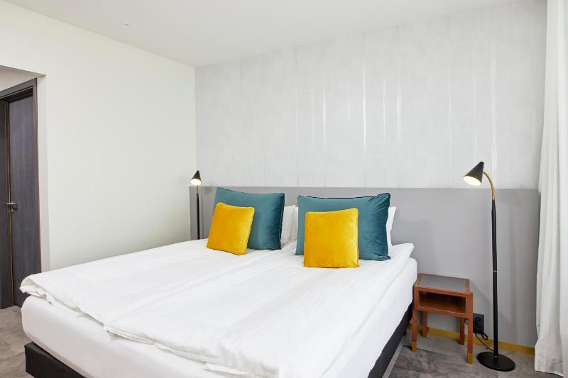 Large Double or Twin Room image 3