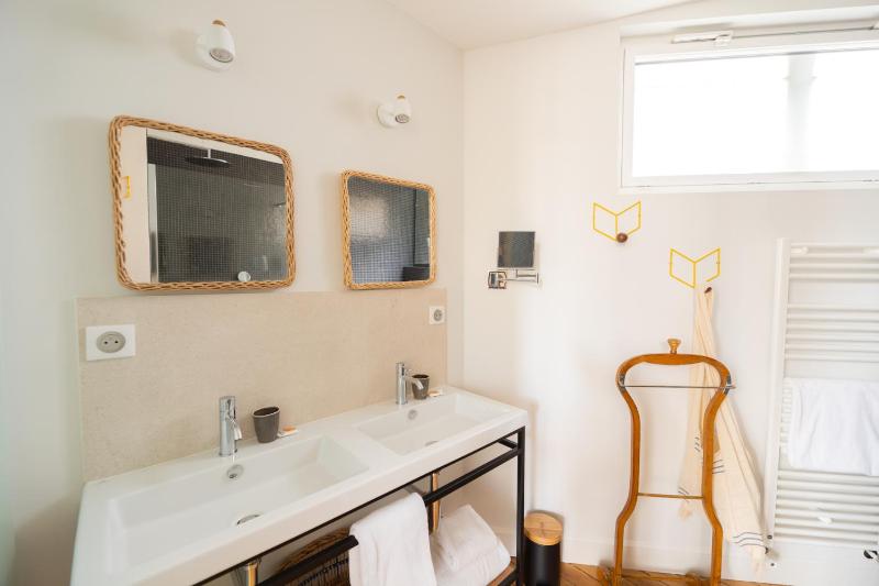 Deluxe Suite image 3