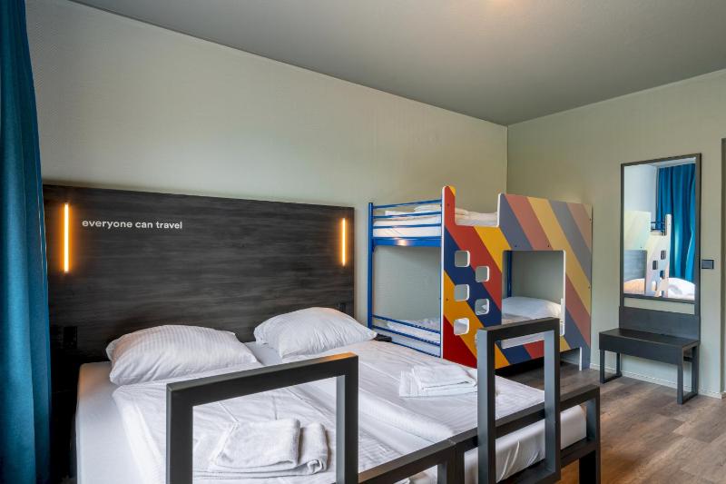Quadruple Room image 3