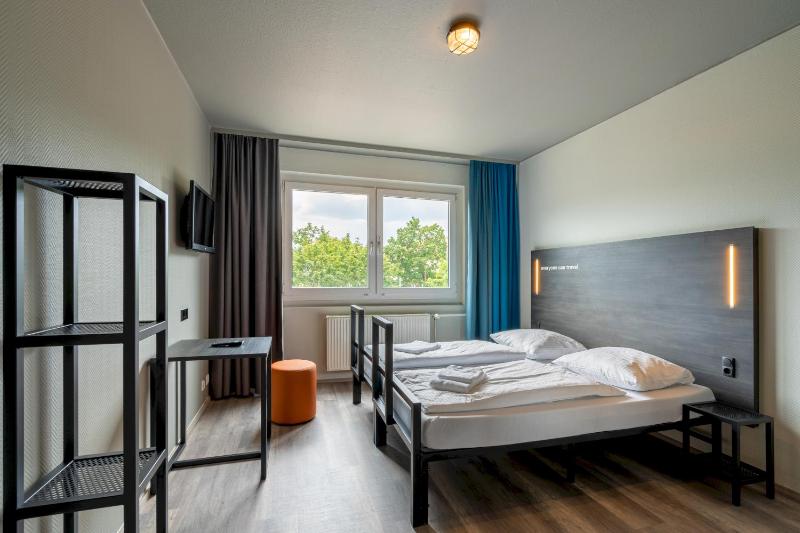 Twin Room image 4