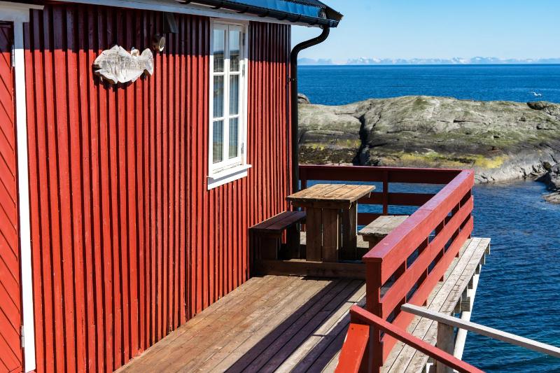 Sea View Three-Bedroom House image 2