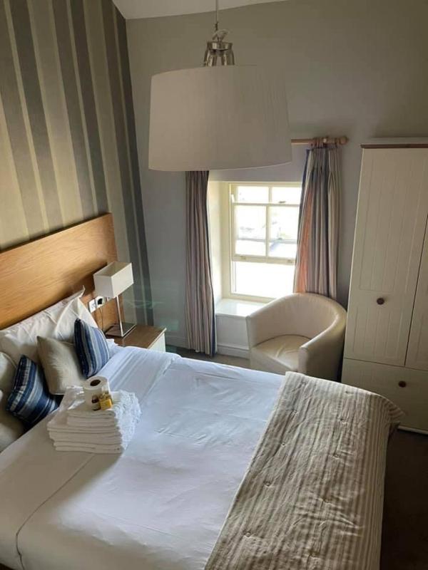 Double Room with Sea View image 4