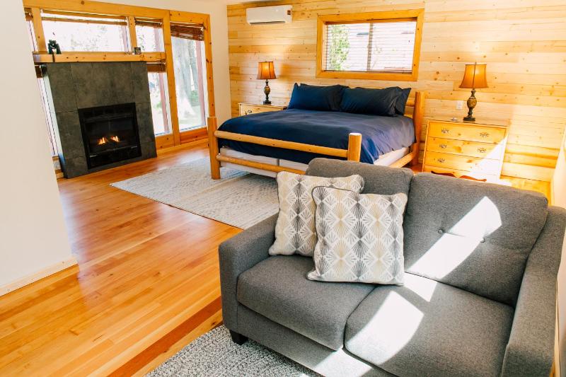 Three-Bedroom Suite image 4