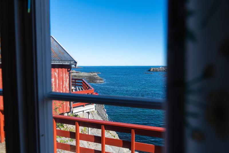 Sea View One-Bedroom Cottage image 3