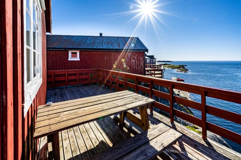 Sea View One-Bedroom Cottage image 2