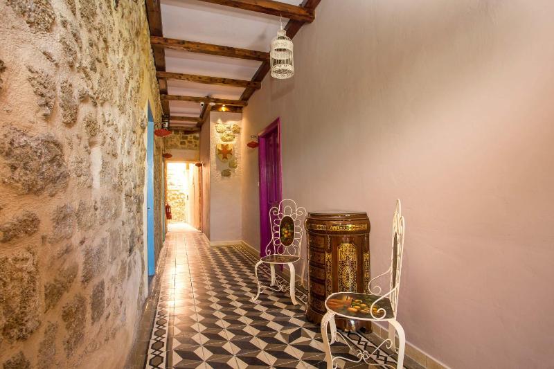 Attiki Hotel - image 13