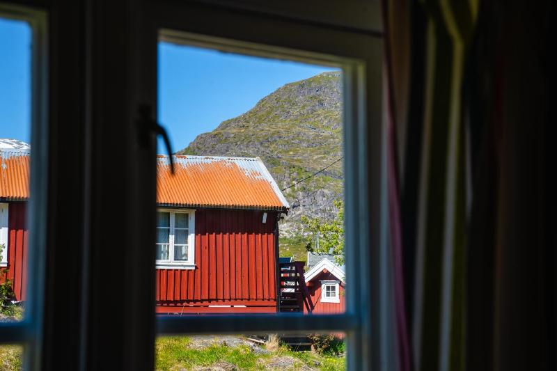 Traditional Cozy Rustic Cottage image 1