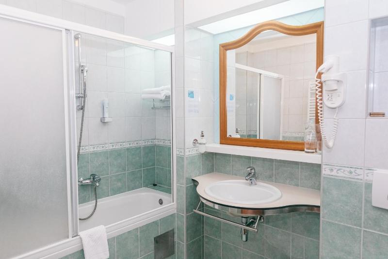 Double Room with Sea View image 3