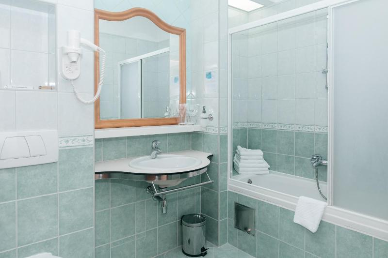 Triple Room with Sea View image 1