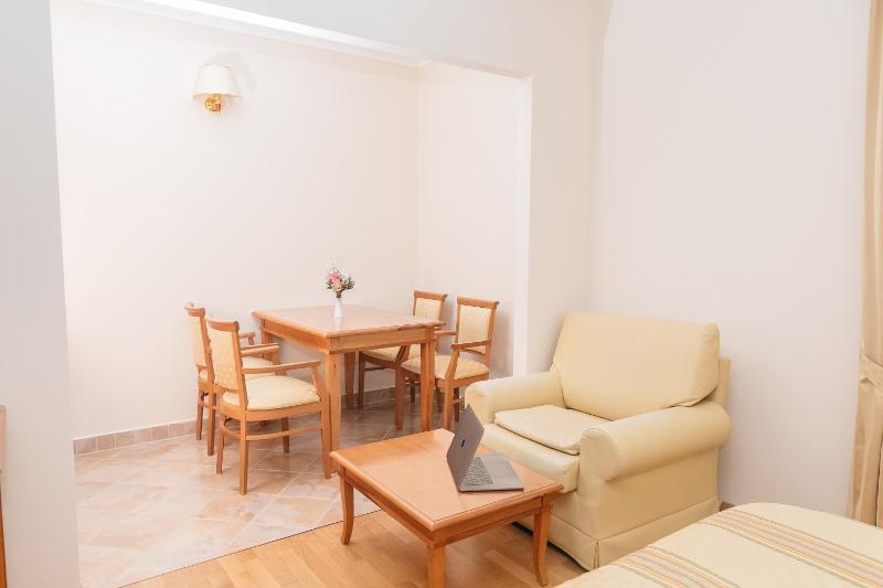 Suite with Sofa Bed image 2