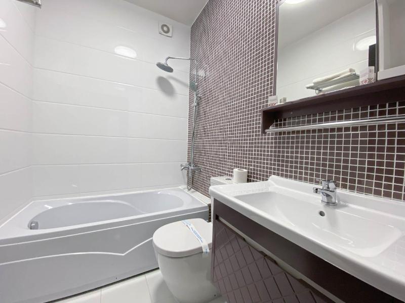 One-Bedroom Suite image 2