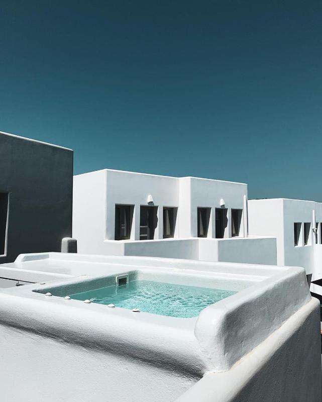 Honeymoon Suite with Outdoor Hot Tub image 1