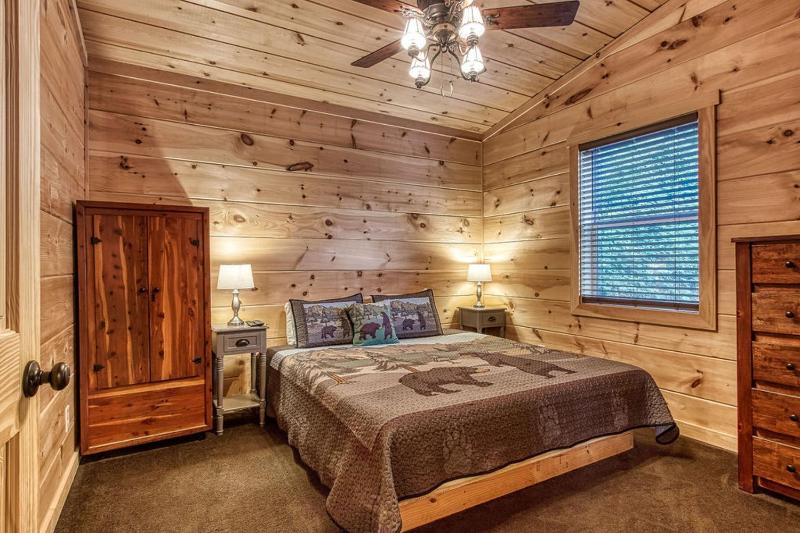 Ooglie Bear Hot Tub WIFI Free Attraction Tickets!!! - image 27