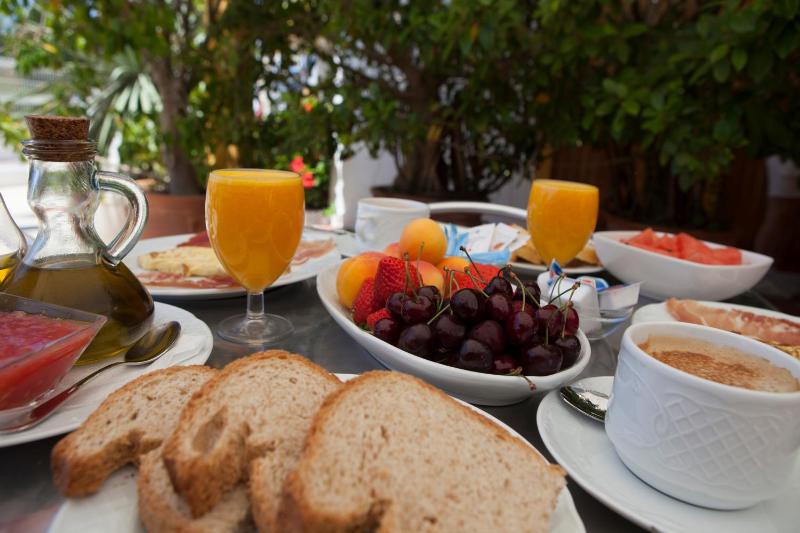 Standard Double Room image 2