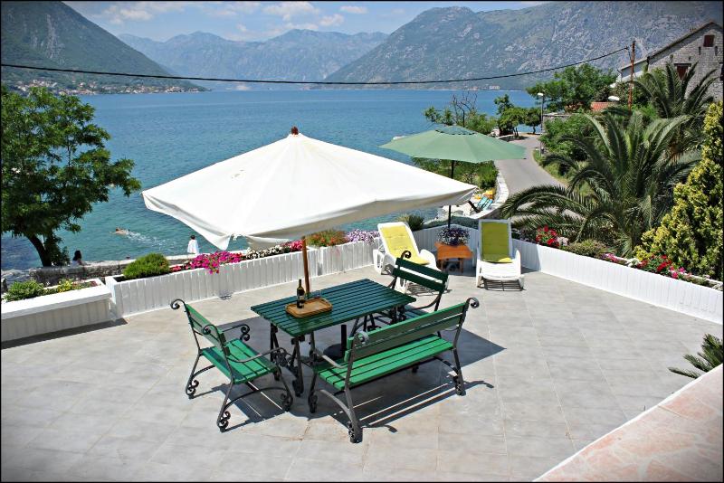 Deluxe Double Room with Sea View image 2
