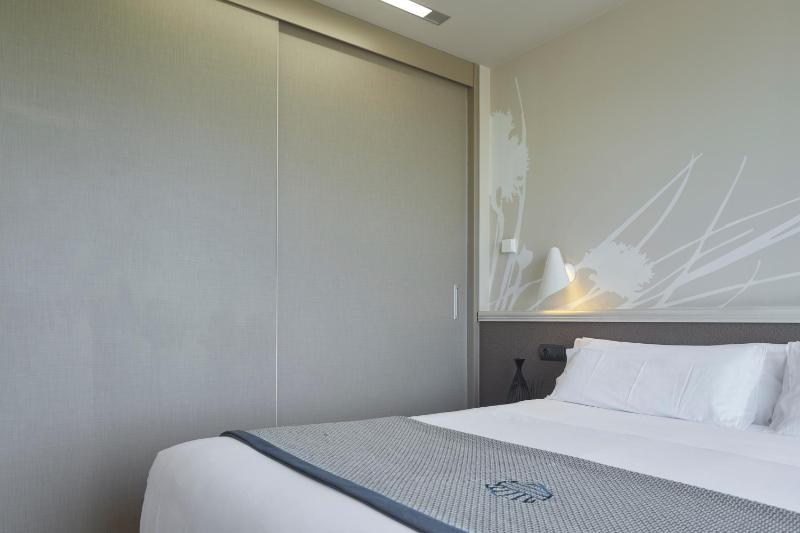 One-Bedroom Apartment with Balcony image 3