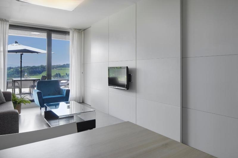 Two-Bedroom Apartment with Terrace image 3